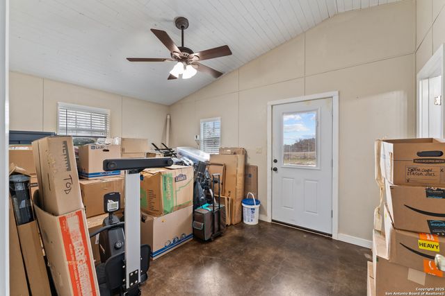 104 Woodcreek, La Vernia, TX 78121