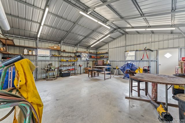 104 Woodcreek, La Vernia, TX 78121