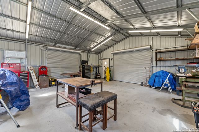 104 Woodcreek, La Vernia, TX 78121