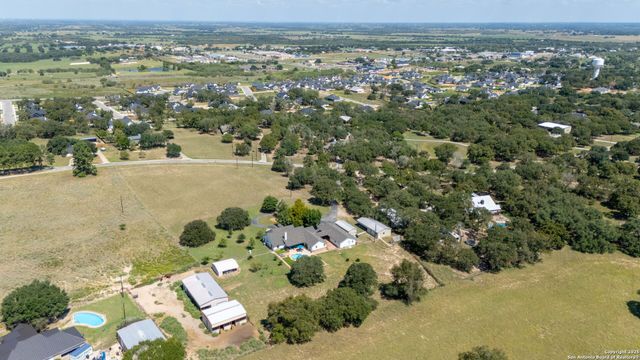 104 Woodcreek, La Vernia, TX 78121