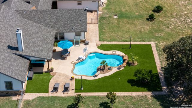 104 Woodcreek, La Vernia, TX 78121