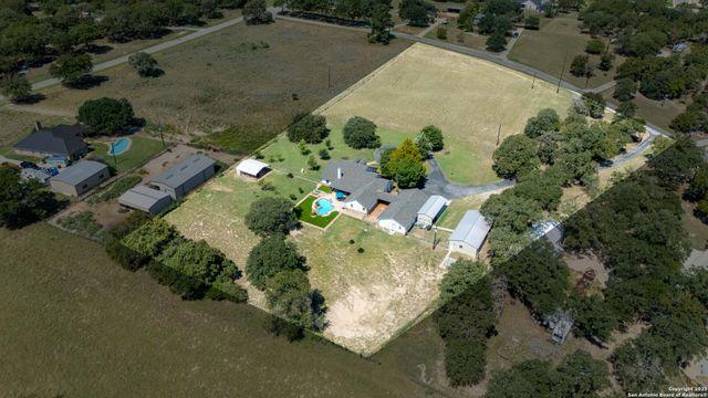 104 Woodcreek, La Vernia, TX 78121