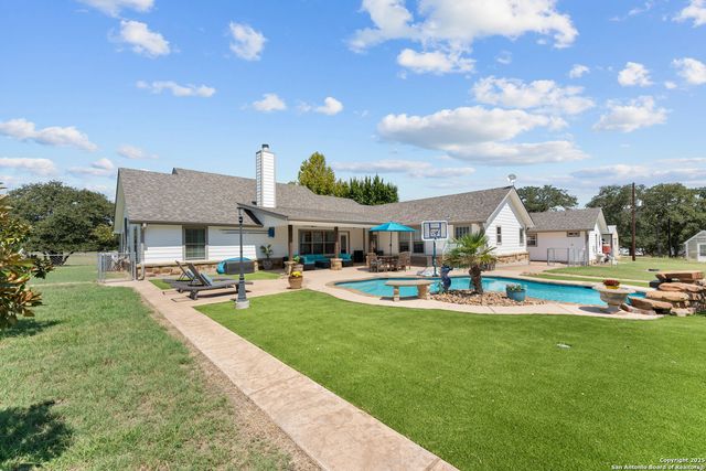 104 Woodcreek, La Vernia, TX 78121