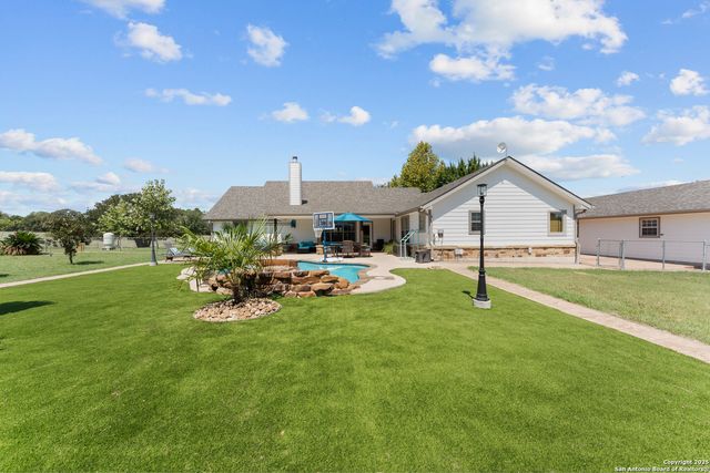 104 Woodcreek, La Vernia, TX 78121