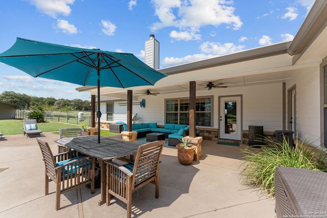 104 Woodcreek, La Vernia, TX 78121