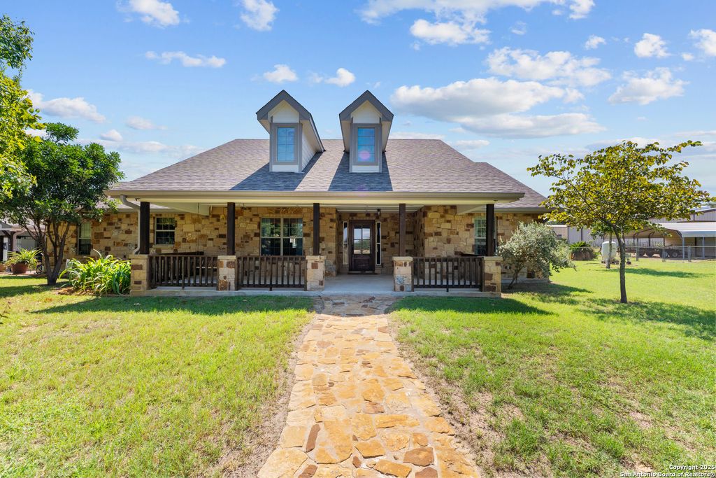104 Woodcreek, La Vernia, TX 78121