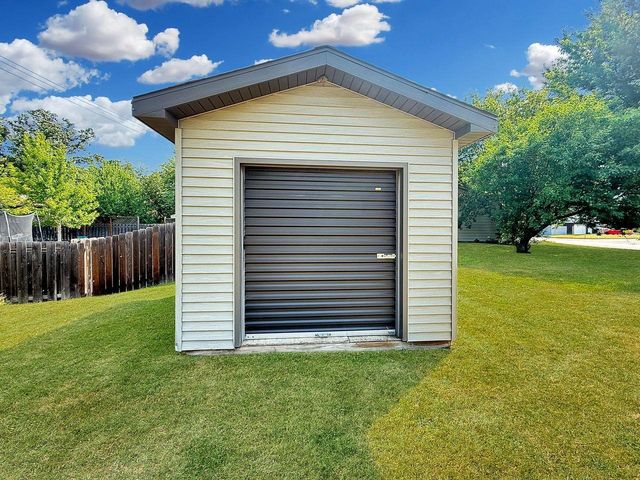 1304 2nd Ave SW, Minot, ND 58701