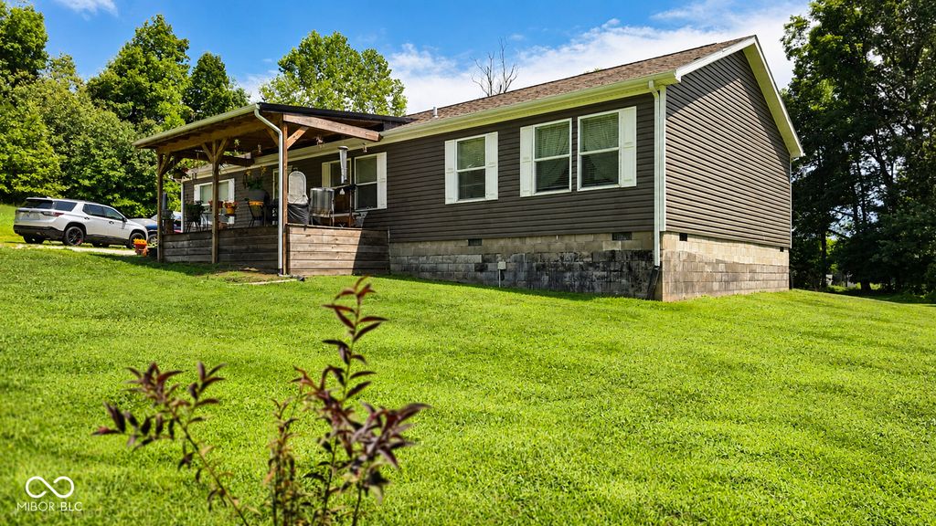 10553 W Us Highway 50, Norman, IN 47264