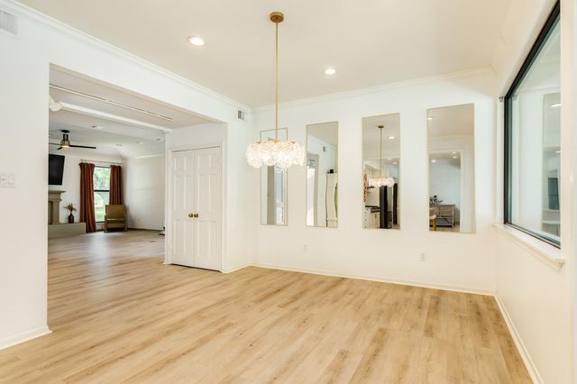 121 Catalpa Street, Lake Jackson, TX 77566