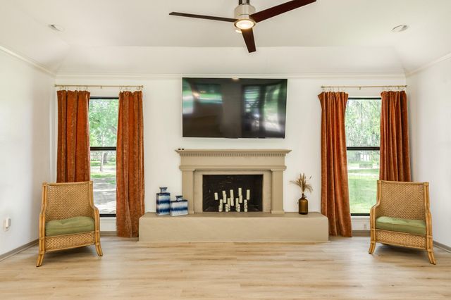 121 Catalpa Street, Lake Jackson, TX 77566