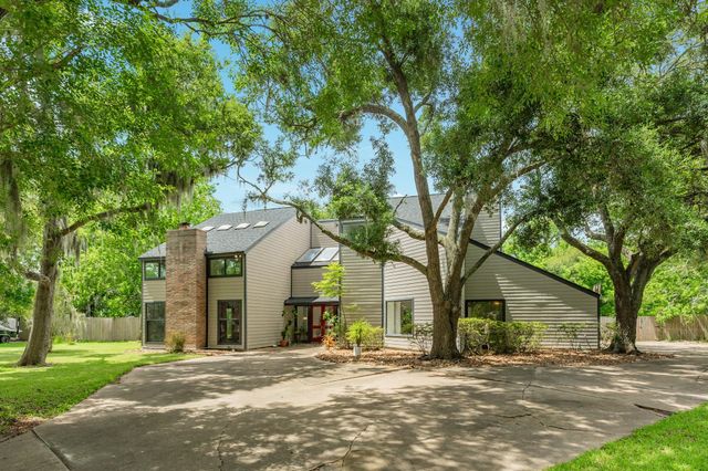 121 Catalpa Street, Lake Jackson, TX 77566