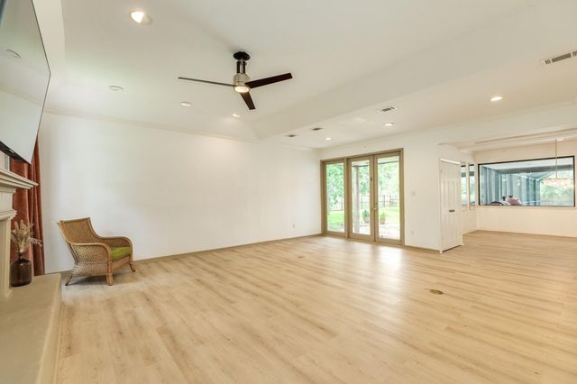121 Catalpa Street, Lake Jackson, TX 77566