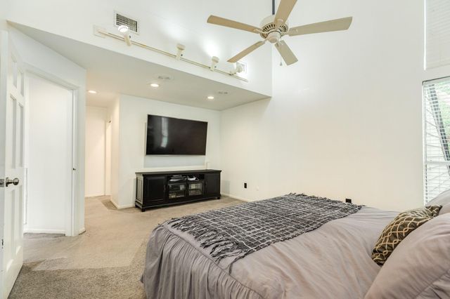 121 Catalpa Street, Lake Jackson, TX 77566