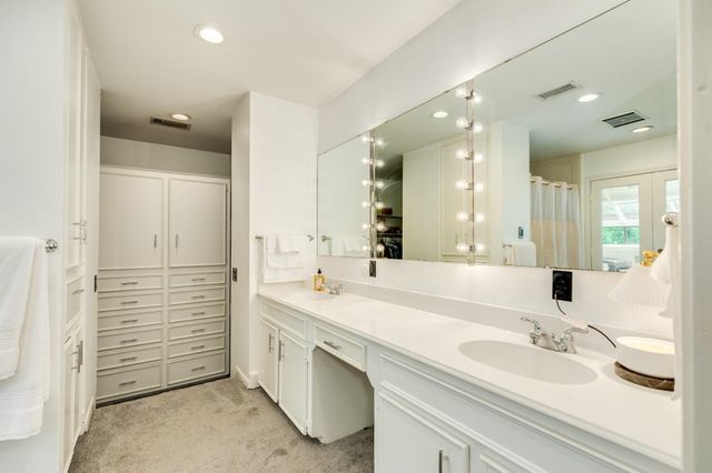 121 Catalpa Street, Lake Jackson, TX 77566