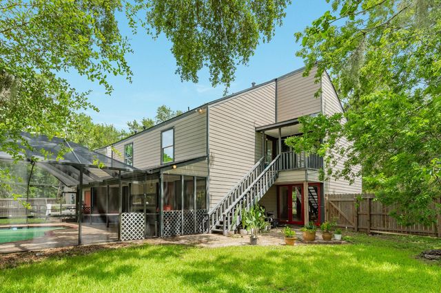 121 Catalpa Street, Lake Jackson, TX 77566