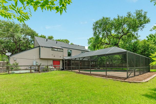 121 Catalpa Street, Lake Jackson, TX 77566