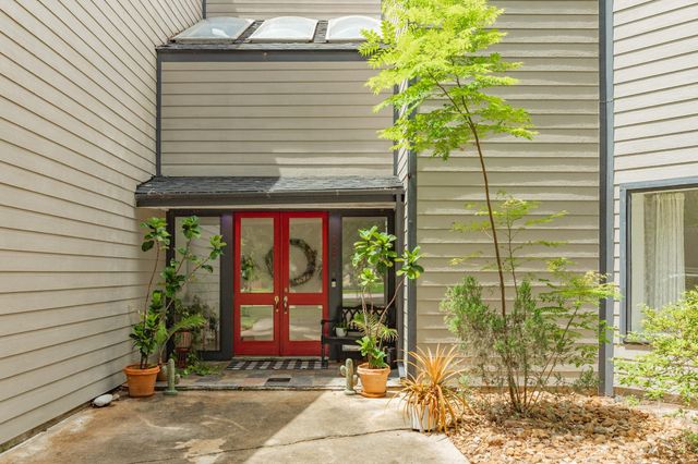 121 Catalpa Street, Lake Jackson, TX 77566
