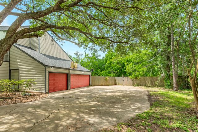 121 Catalpa Street, Lake Jackson, TX 77566