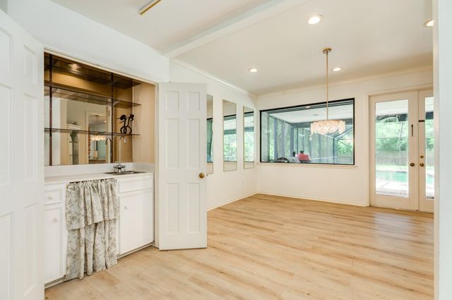 121 Catalpa Street, Lake Jackson, TX 77566