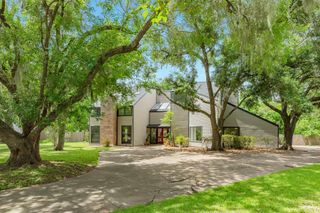 121 Catalpa Street, Lake Jackson, TX 77566