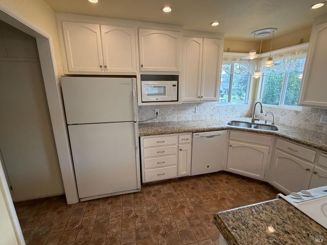 450 Sky Oaks Dr, Angwin, CA 94508