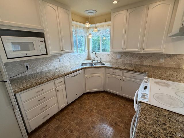 450 Sky Oaks Dr, Angwin, CA 94508