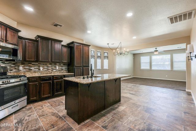 5525 VALLEY CEDAR Drive, El Paso, TX 79932