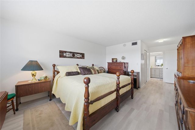 19029 US HIGHWAY 19 N 9-401, Clearwater, FL 33764