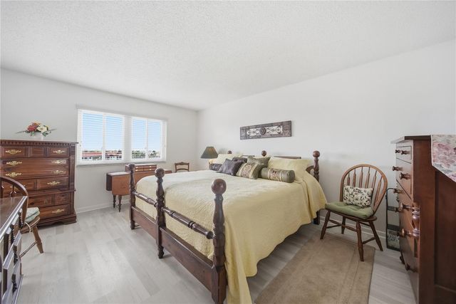 19029 US HIGHWAY 19 N 9-401, Clearwater, FL 33764