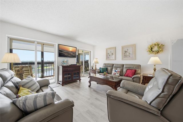 19029 US HIGHWAY 19 N 9-401, Clearwater, FL 33764