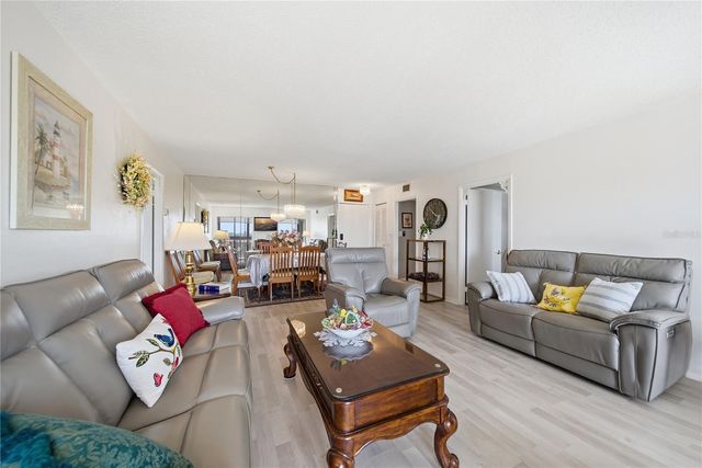 19029 US HIGHWAY 19 N 9-401, Clearwater, FL 33764