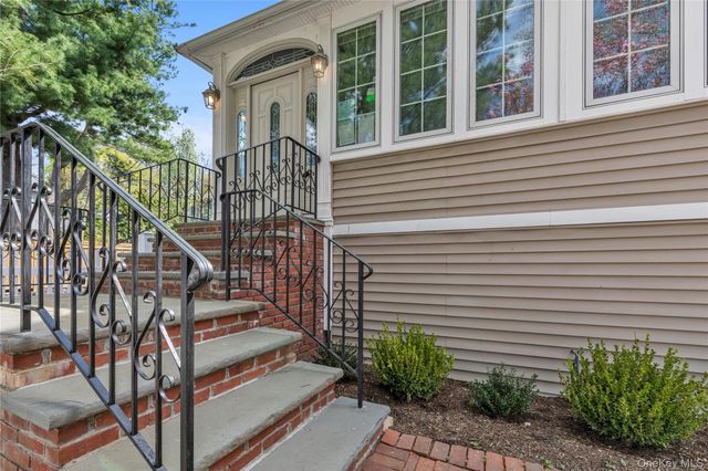 51 Park Place, Sea Cliff, NY 11579