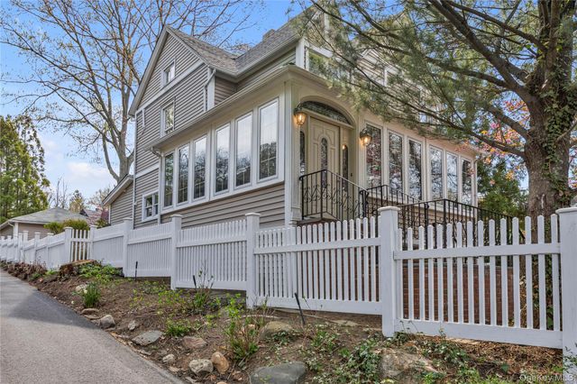 51 Park Place, Sea Cliff, NY 11579