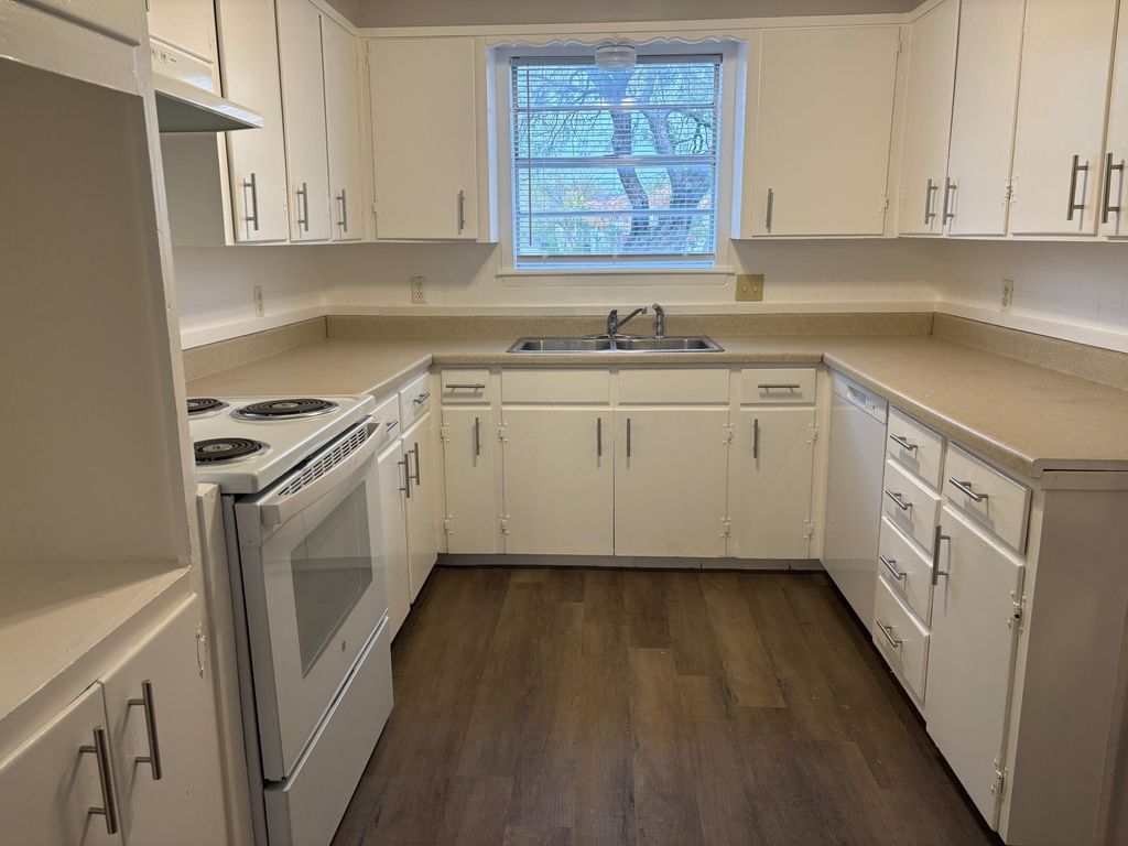 Image 4 of property listing at 8575 N Grape Creek Road, San Angelo, TX 76901