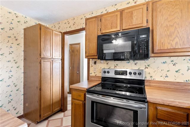 5703 Lochness Court, Fayetteville, NC 28304