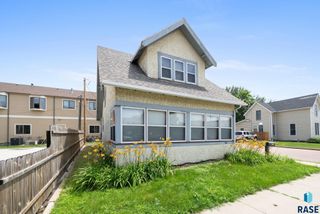 208 S Walts Ave, Sioux Falls, SD 57104