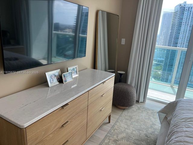 31 SE 5th St 3921, Miami, FL 33131