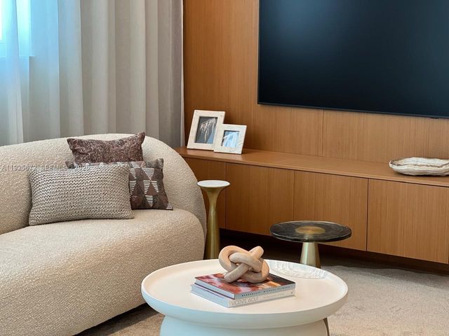 31 SE 5th St 3921, Miami, FL 33131