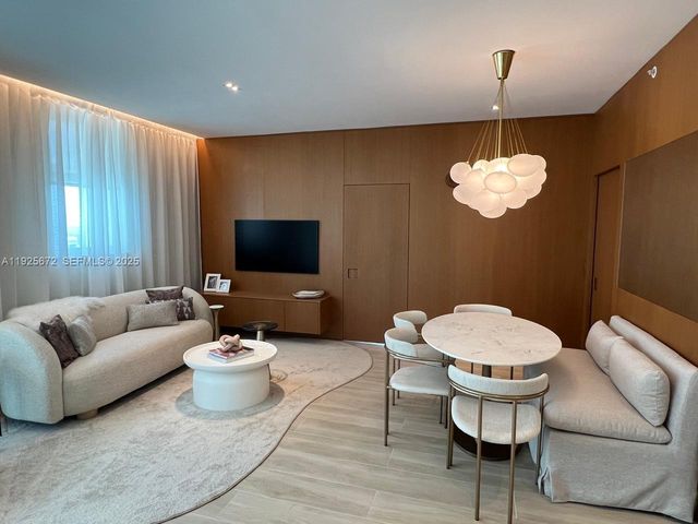 31 SE 5th St 3921, Miami, FL 33131