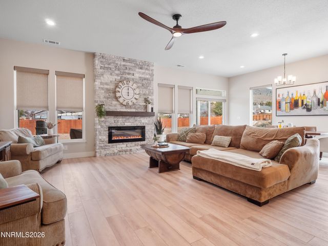 408 Kelsey Court, Minden, NV 89423