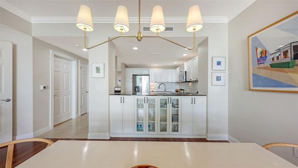 Image 12 of property listing at 1771 RINGLING BOULEVARD 1008, Sarasota, FL 34236