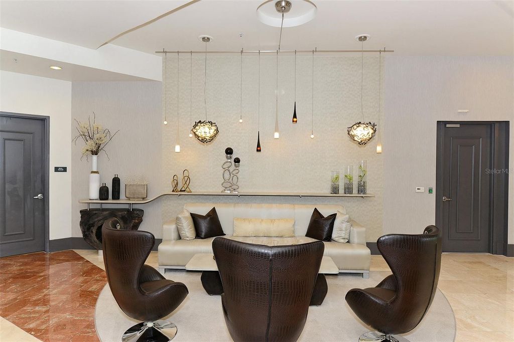 Image 4 of property listing at 1771 RINGLING BOULEVARD 1008, Sarasota, FL 34236