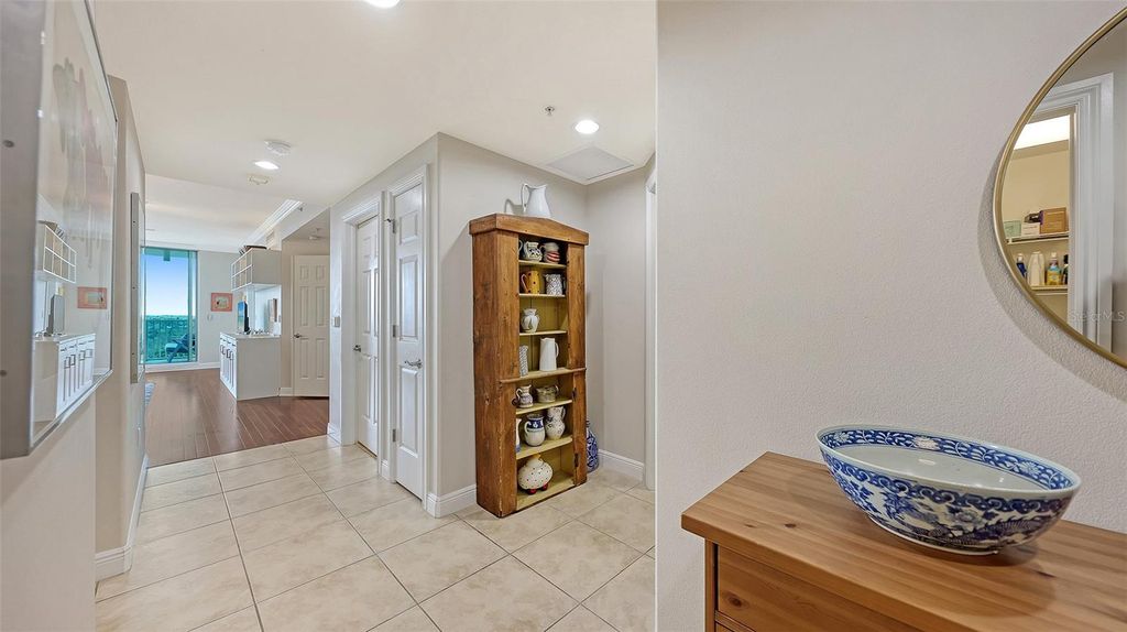 Image 5 of property listing at 1771 RINGLING BOULEVARD 1008, Sarasota, FL 34236