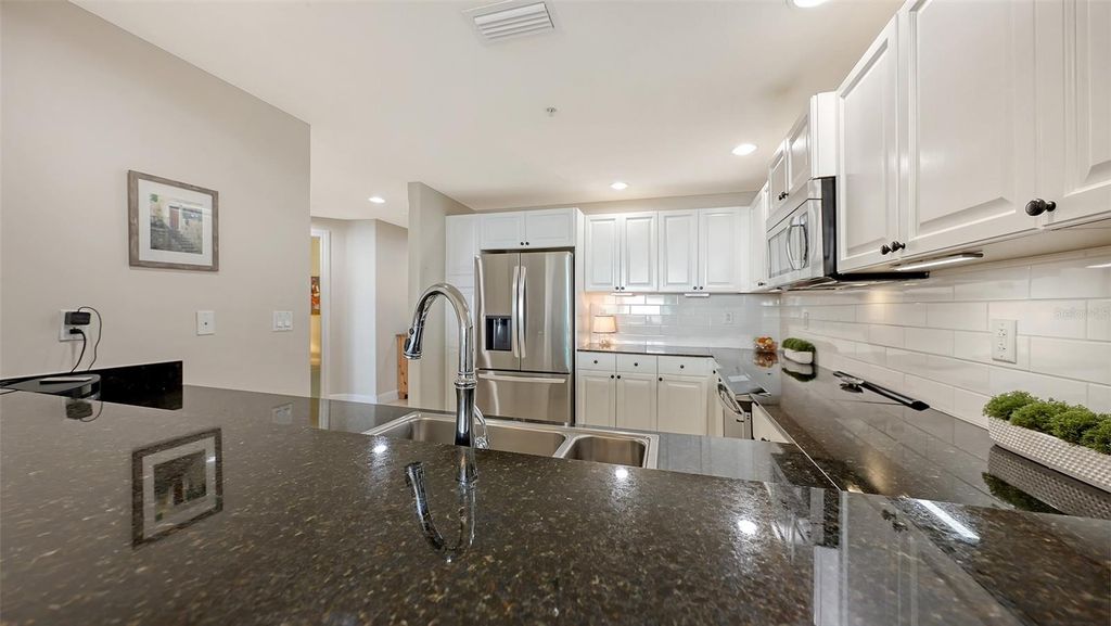 Image 9 of property listing at 1771 RINGLING BOULEVARD 1008, Sarasota, FL 34236