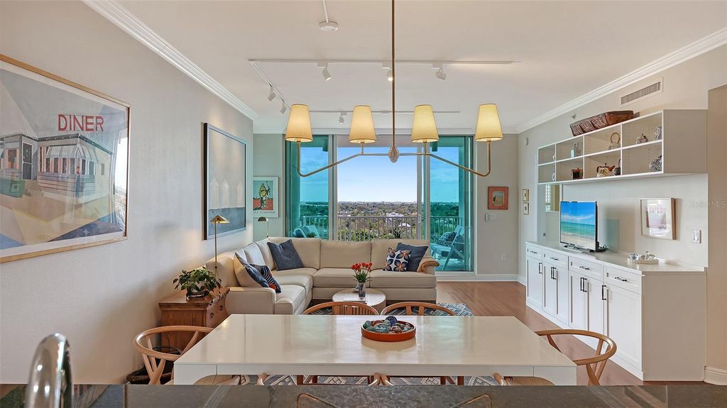 Image 10 of property listing at 1771 RINGLING BOULEVARD 1008, Sarasota, FL 34236