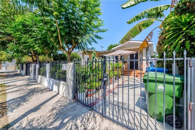 623 E 36th Street, Los Angeles, CA 90011