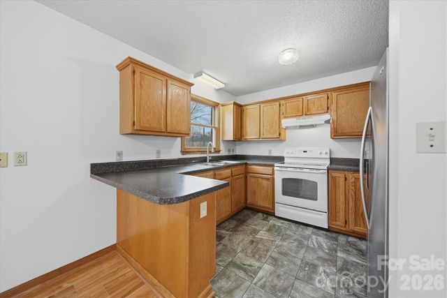 1118 St Michaels Drive SE, Conover, NC 28613