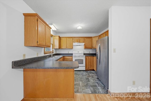 1118 St Michaels Drive SE, Conover, NC 28613