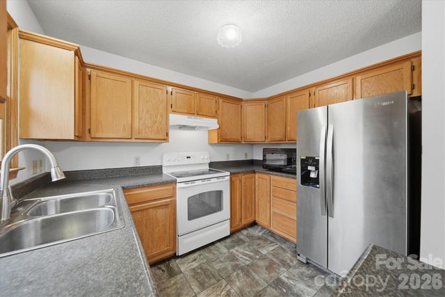 1118 St Michaels Drive SE, Conover, NC 28613