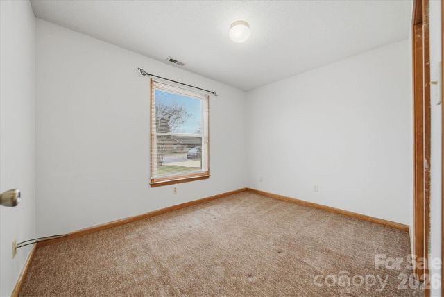 1118 St Michaels Drive SE, Conover, NC 28613